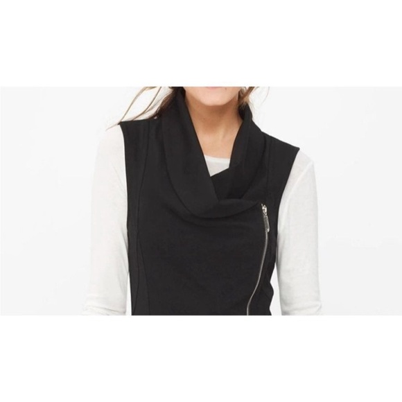 Zip up vest - Picture 2 of 3